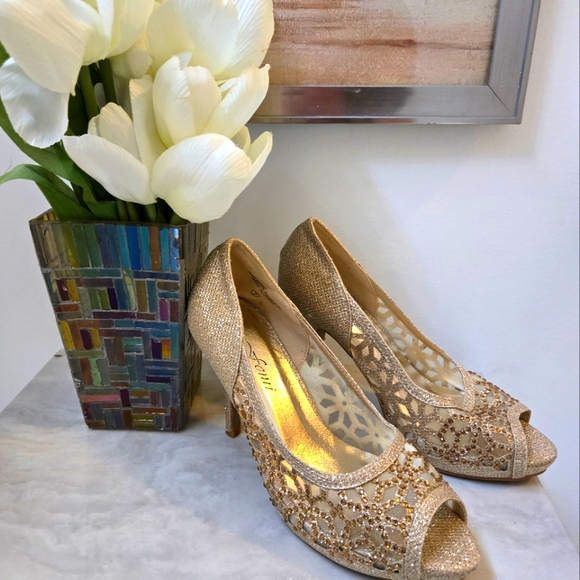 Gold heel Shoes - Picture 2 of 5